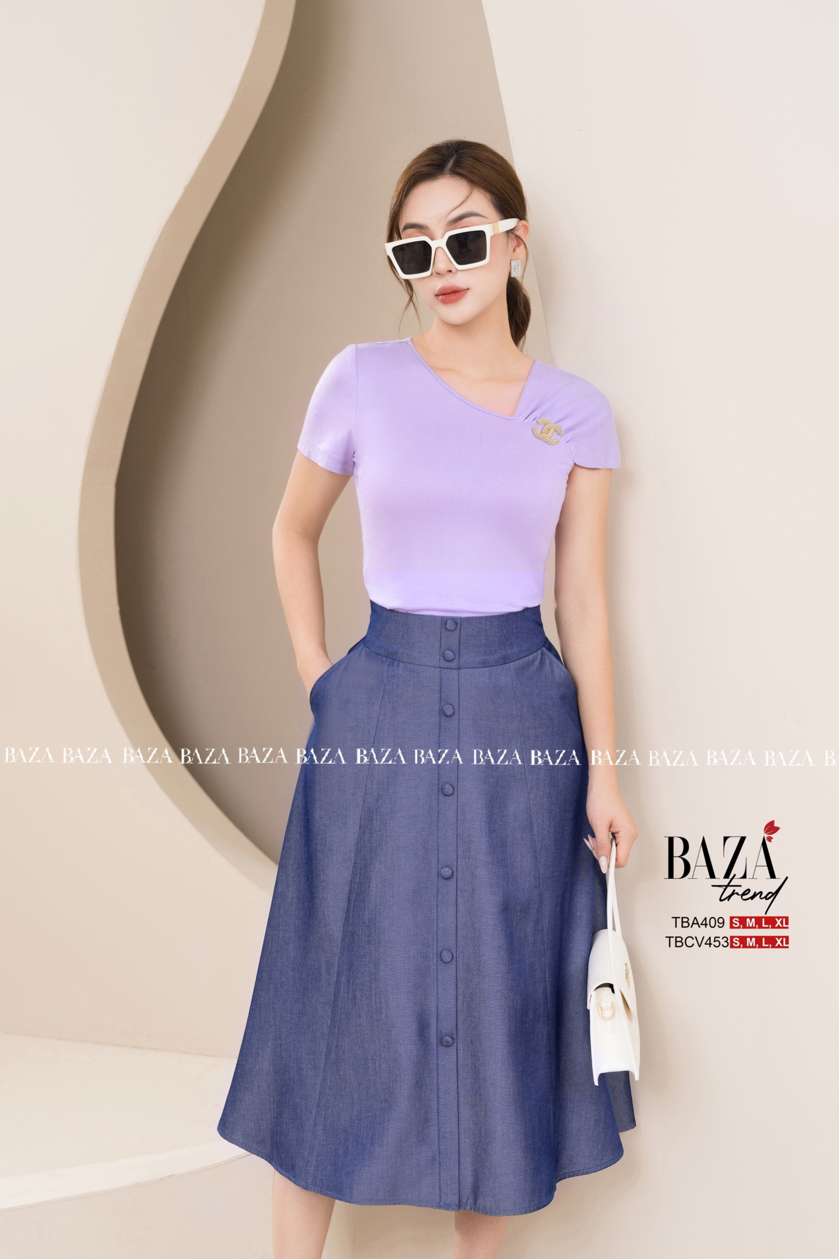 Bản phối thời thượng giữa áo cotton & chân váy Denim của thương hiệu công sở nữ BAZA